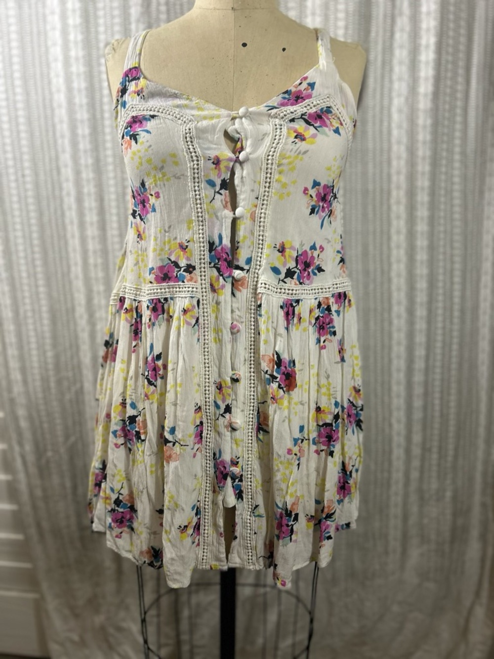 Rip Curl White Floral Summer Dress with Multicolor Blooms